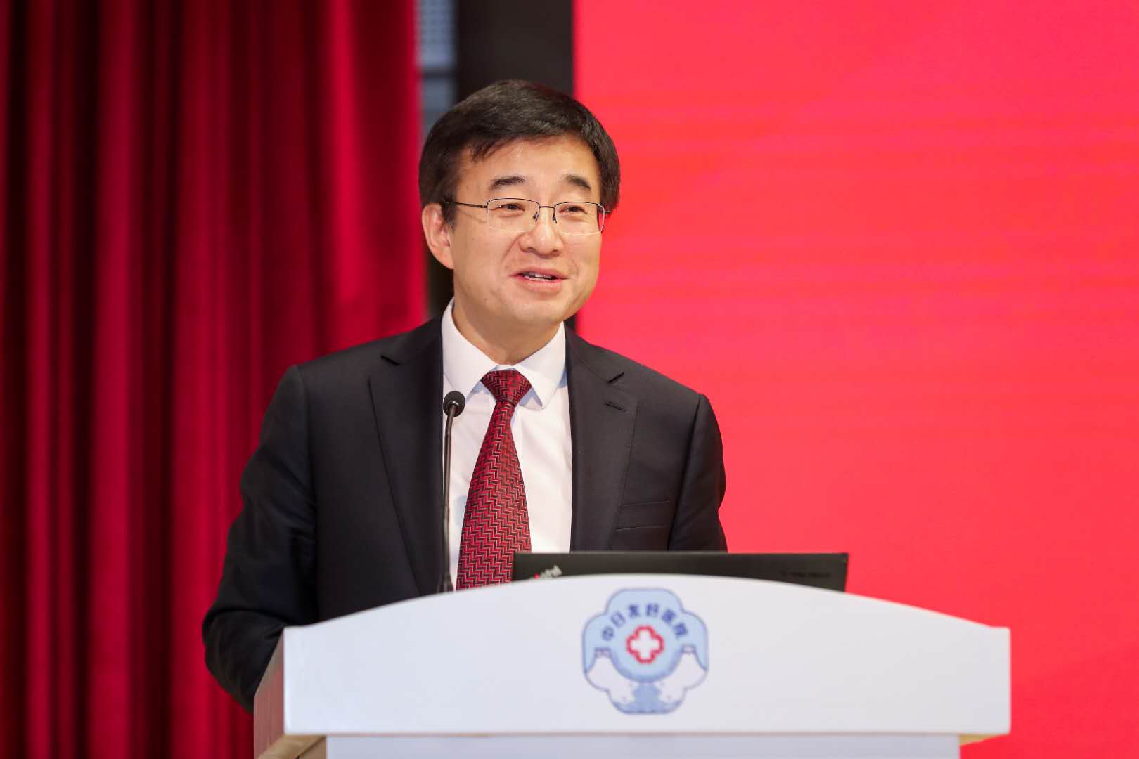 搜狐医药搜狐医药王辰院士呼吸是人民最基本的幸福国家呼吸医学中心