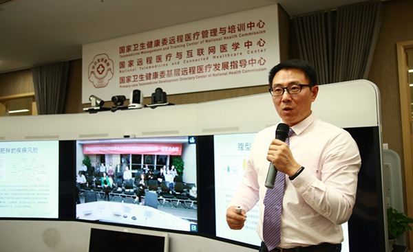 中日友好医院心内科彭文华就针刺在肥胖治疗中的应用进行演讲