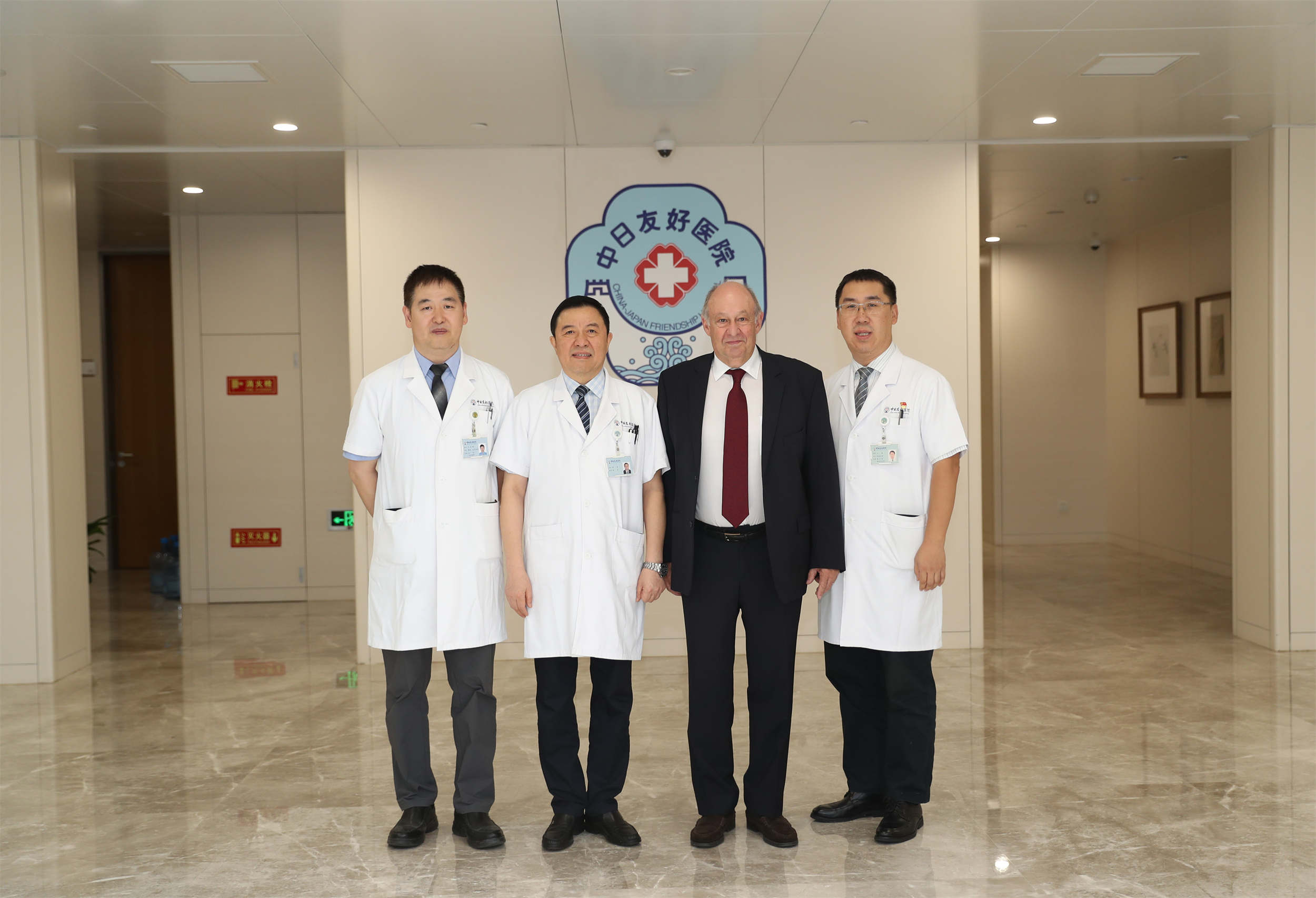 国际矫形与创伤外科学会主席Philippe H...