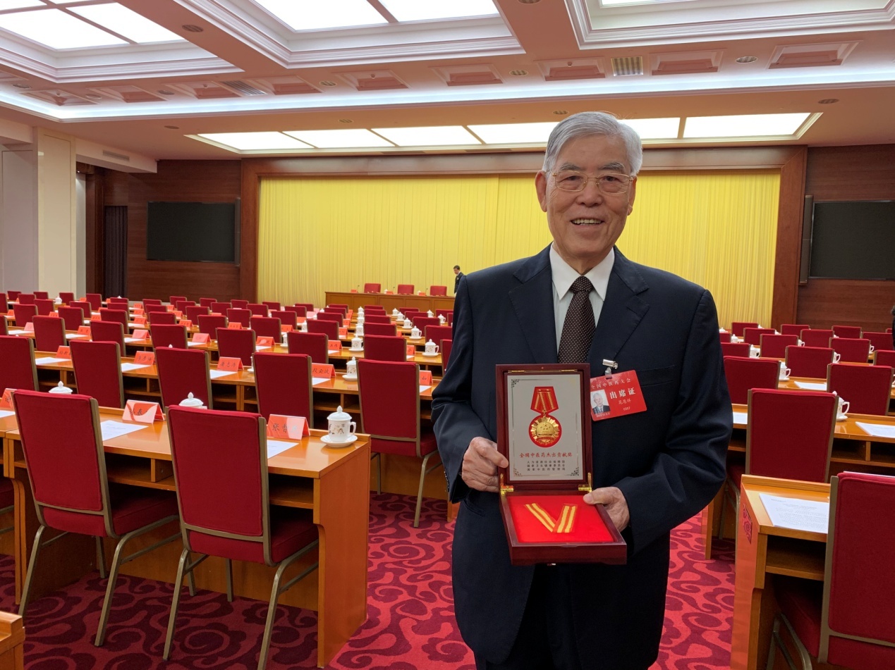 C:\Users\Q\Desktop\新建文件夹\8a05e89228ee686df331e0255650b97.jpg